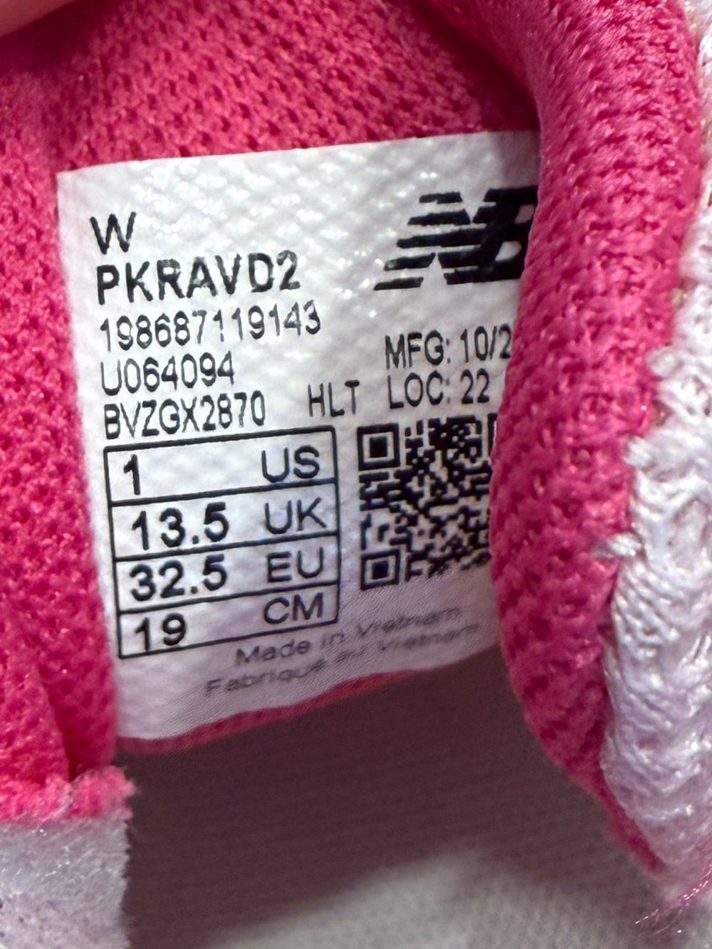Girls New Balance sneakers, 1 Wide - Picture 3 of 3